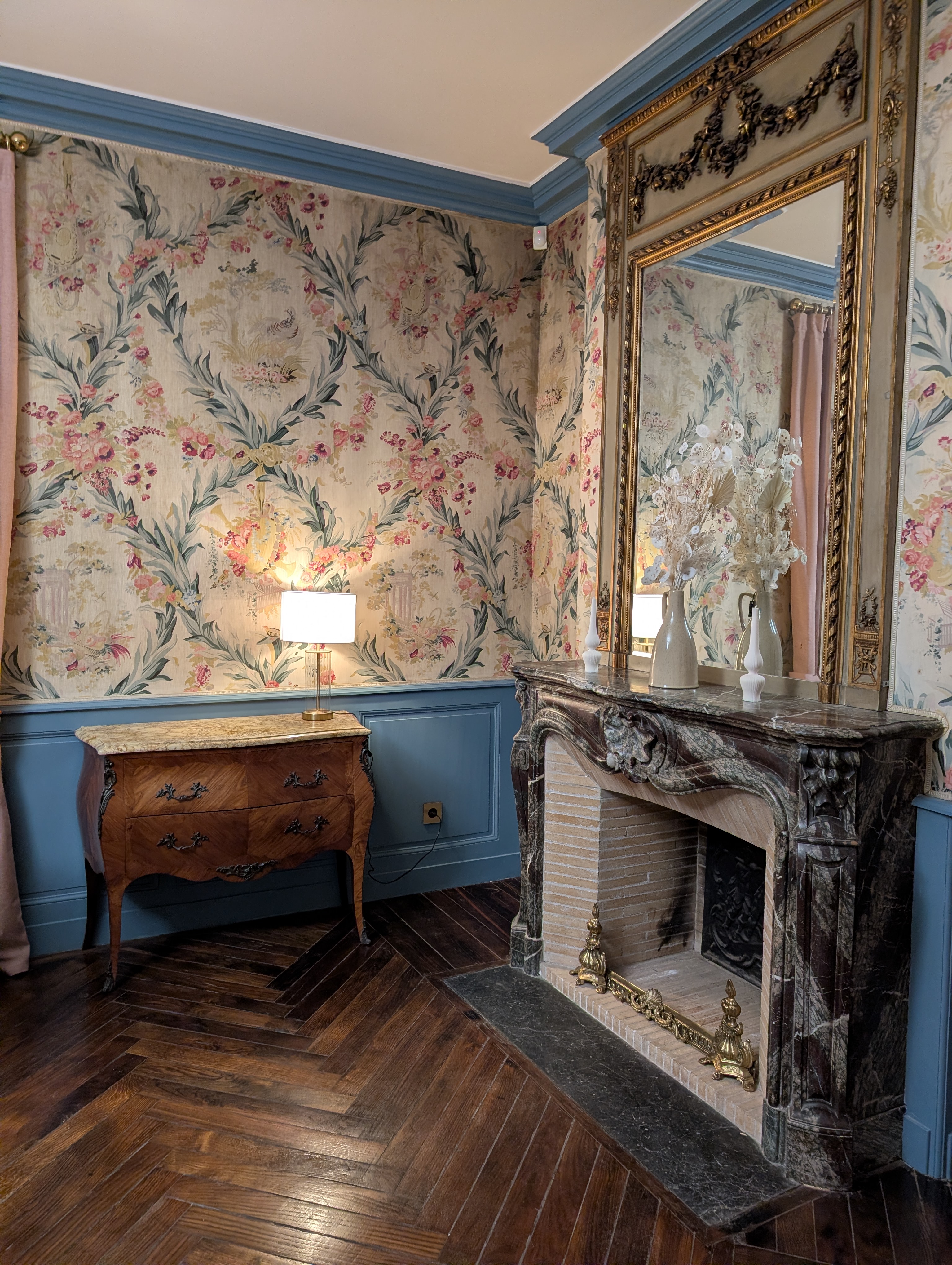 <img alt="" src="/user/pages/03.chambres/10.chambre-1/chambre_1.jpg?name" />